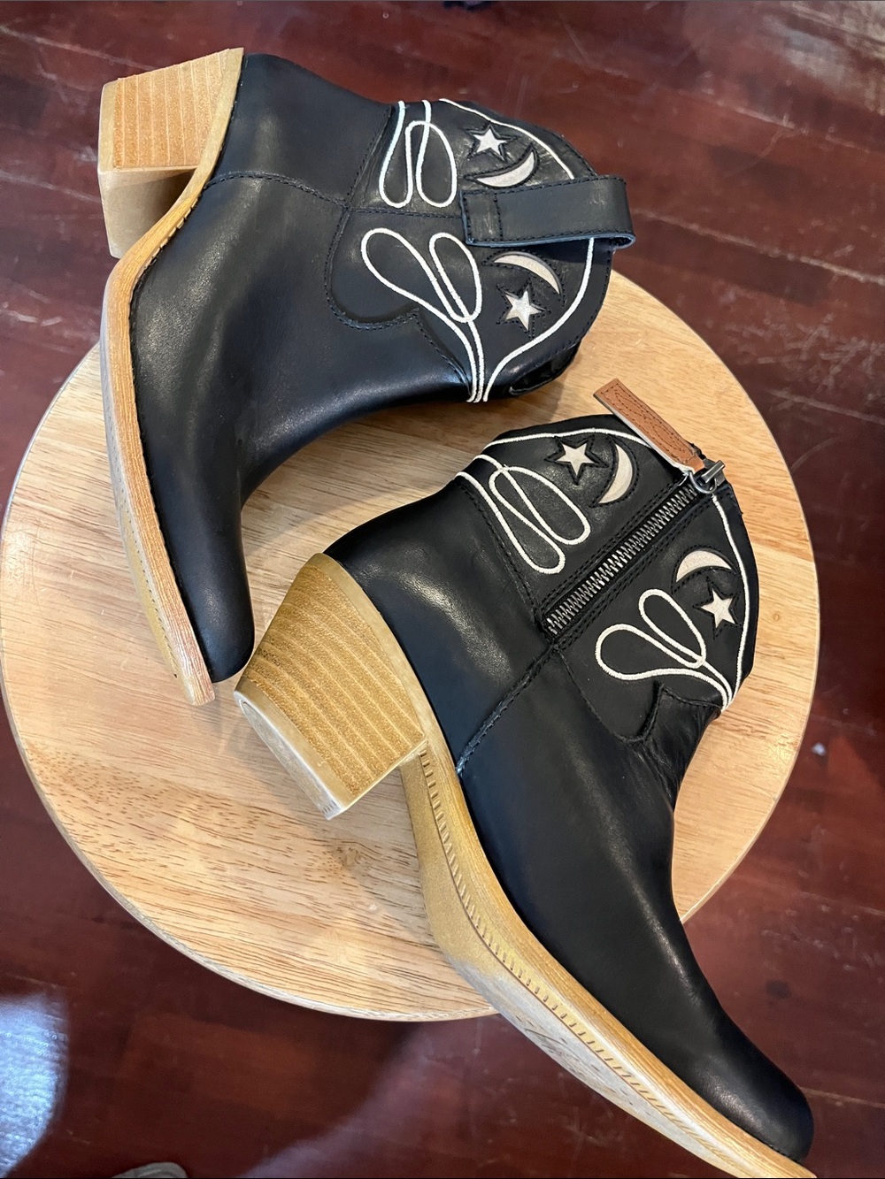 dingo Black Leather Ankle Booties with White Moon & Star Stitching - Picture 2 of 6
